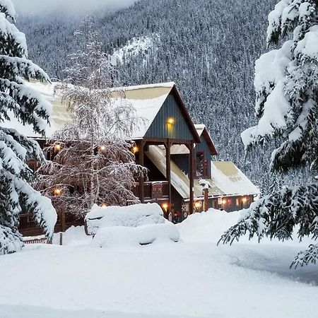 Truffle Pigs Lodge Филд Экстерьер фото