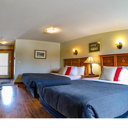 Truffle Pigs Lodge Филд Экстерьер фото