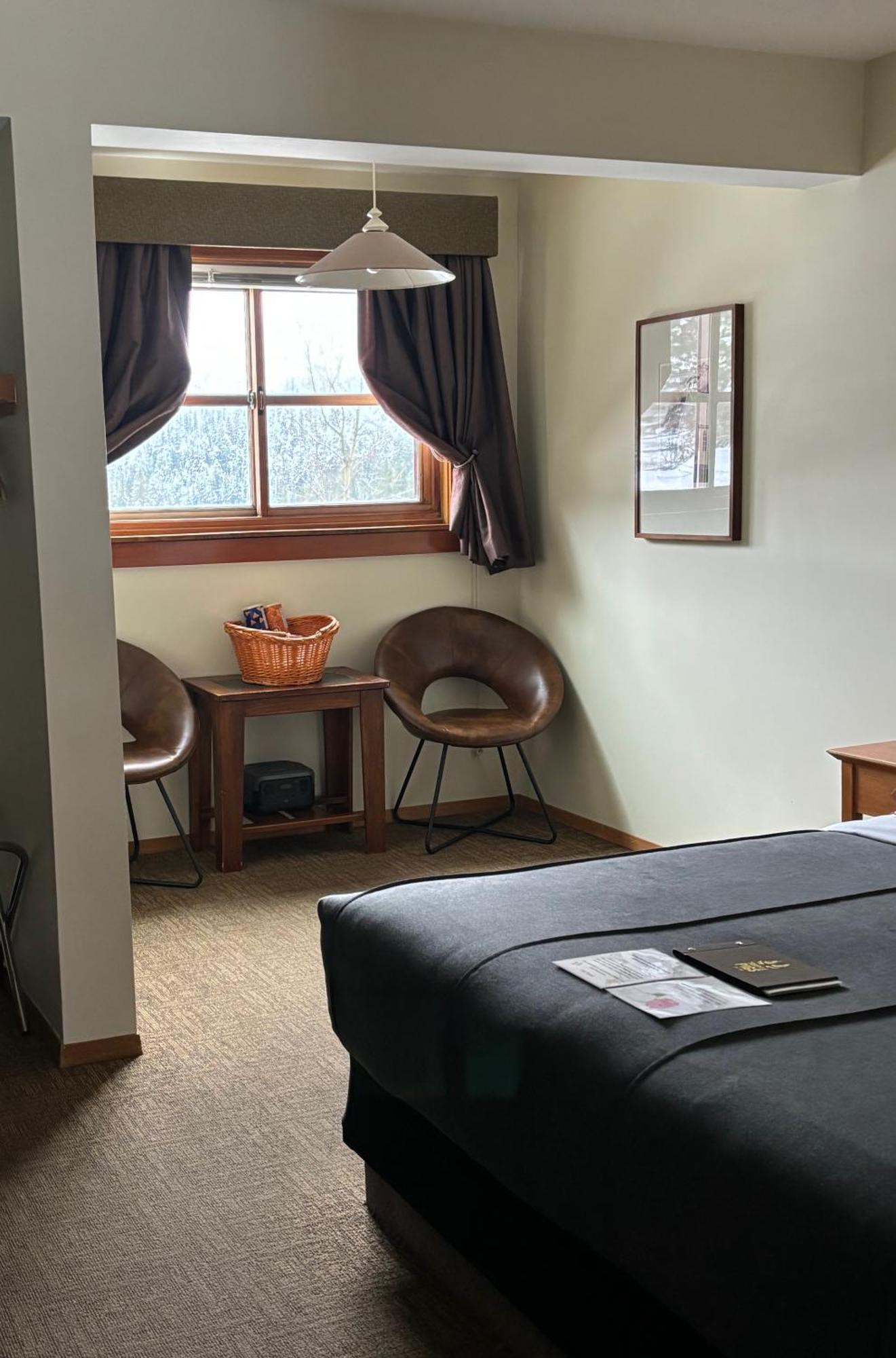 Truffle Pigs Lodge Филд Экстерьер фото