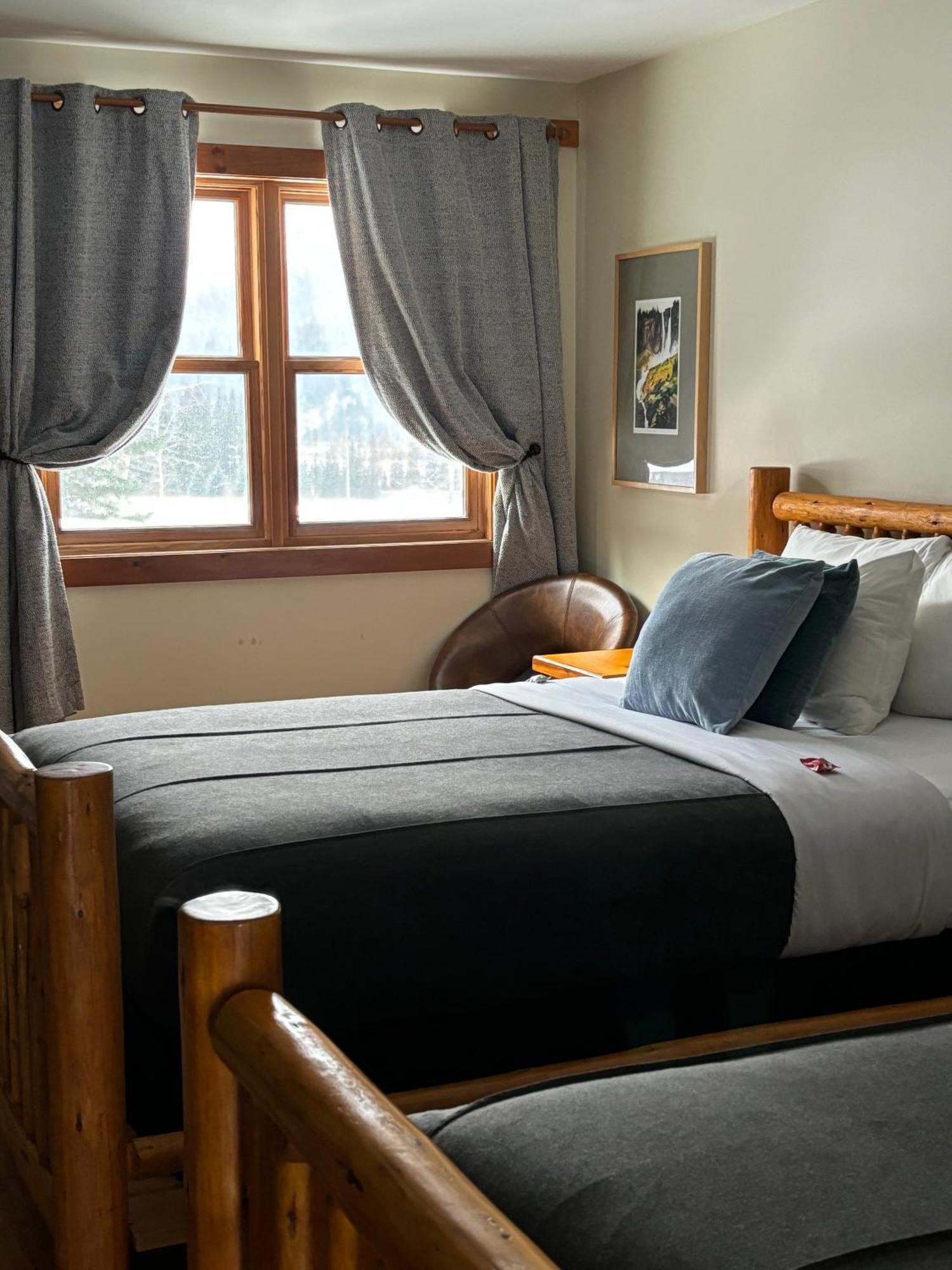 Truffle Pigs Lodge Филд Экстерьер фото