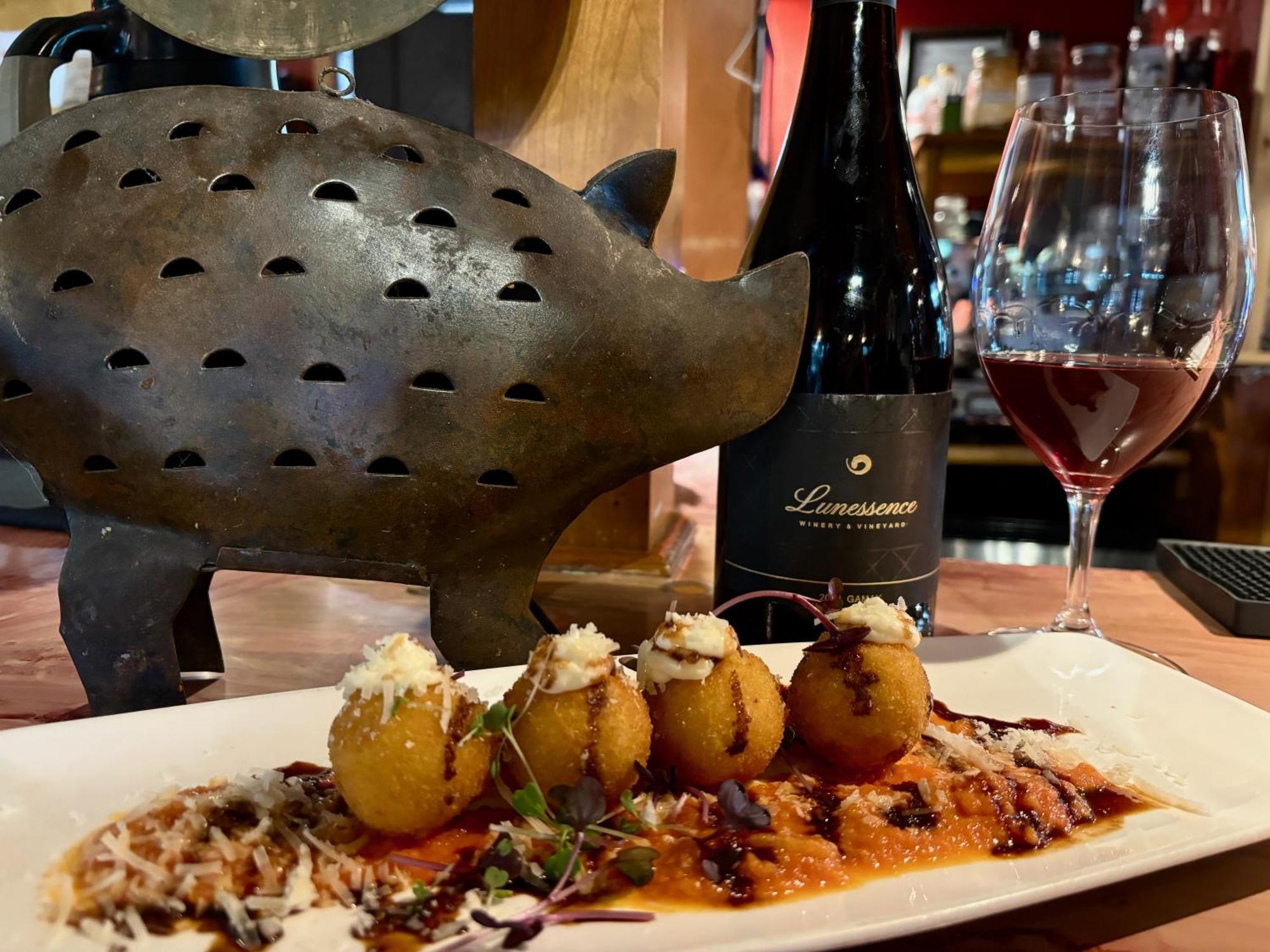 Truffle Pigs Lodge Филд Экстерьер фото
