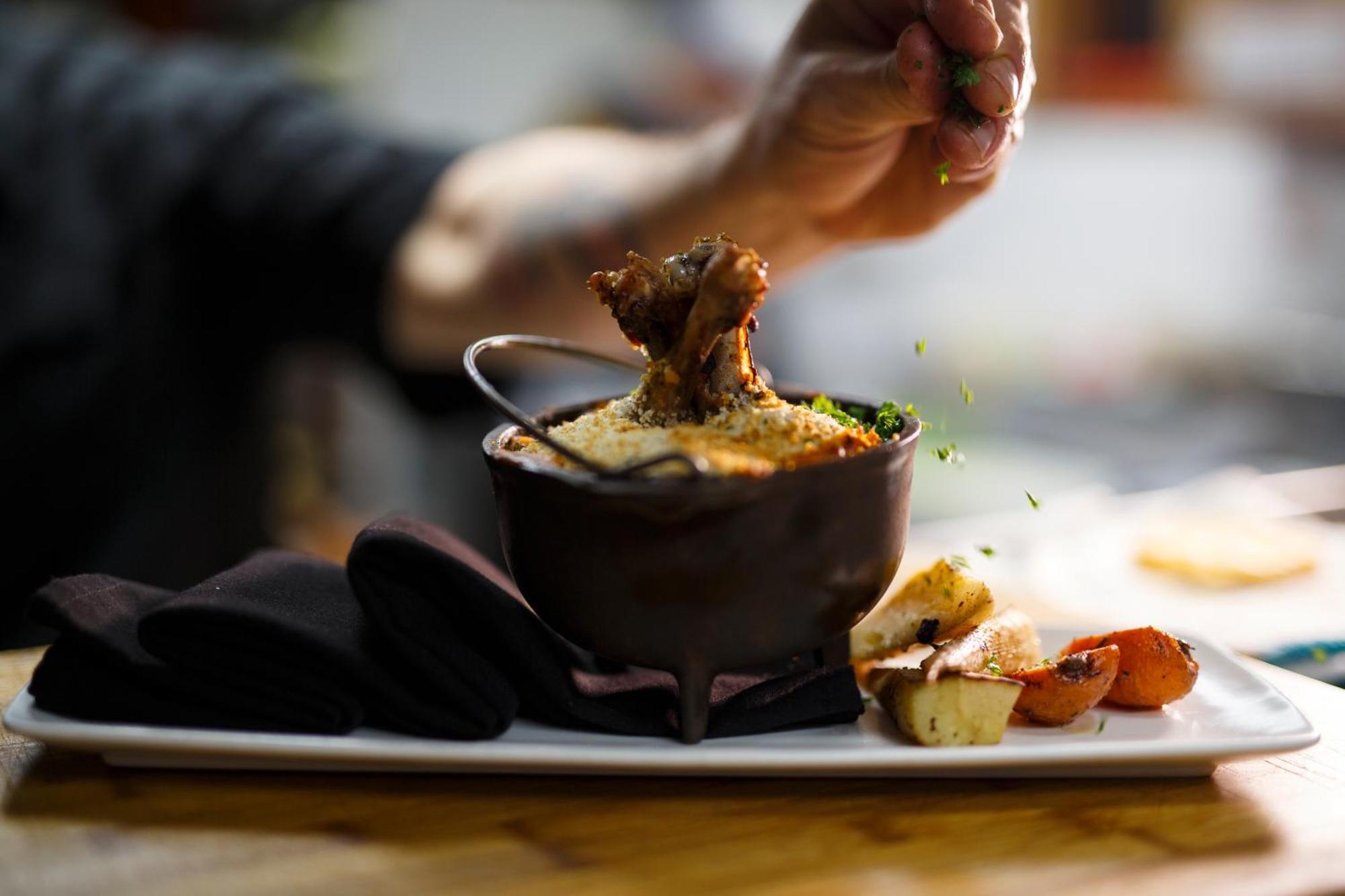 Truffle Pigs Lodge Филд Экстерьер фото